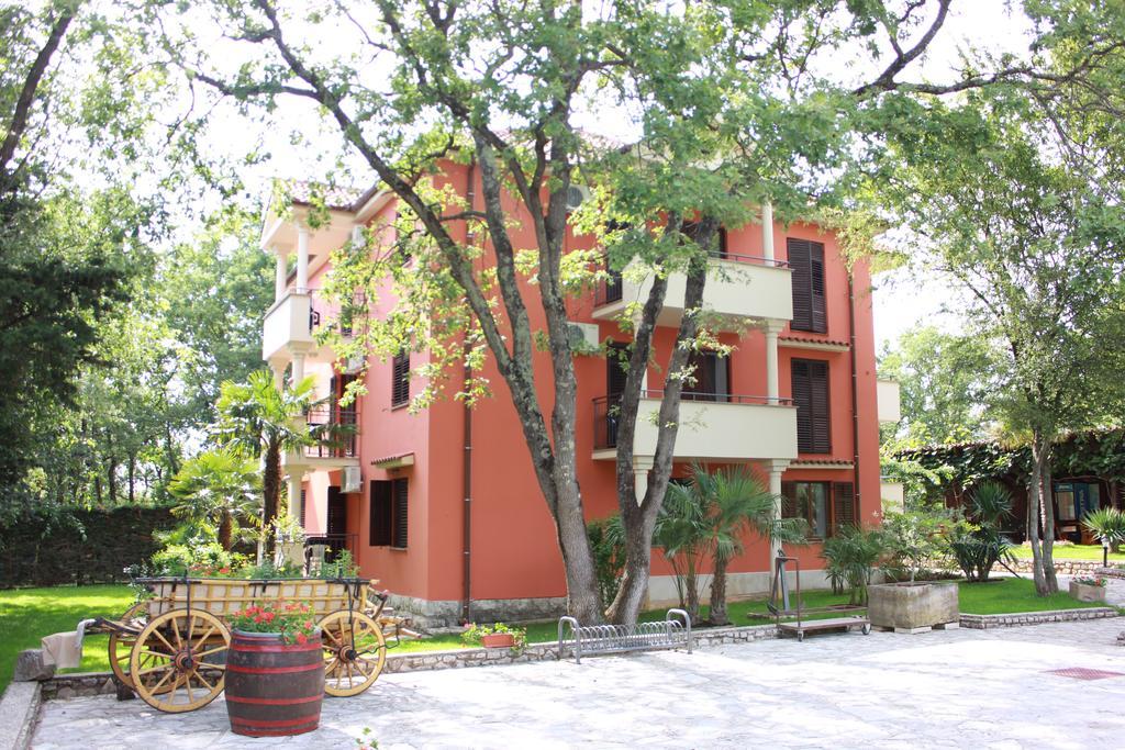 Aqua Family Apartments Karigador Exterior photo